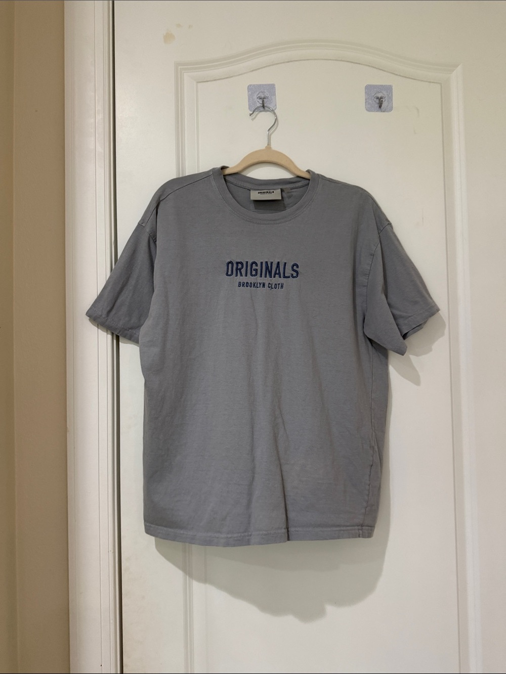 Brooklyn Cloth Men's Gray 'Originals' Crewneck Tee with Navy Logo